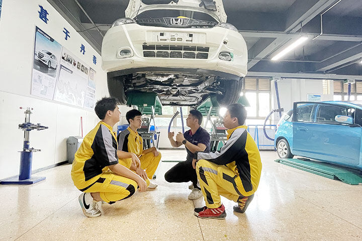 分数达不到普高线，学校怎么选