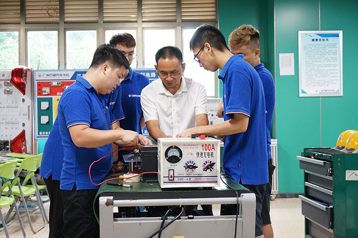 分数达不到普高线，学校怎么选