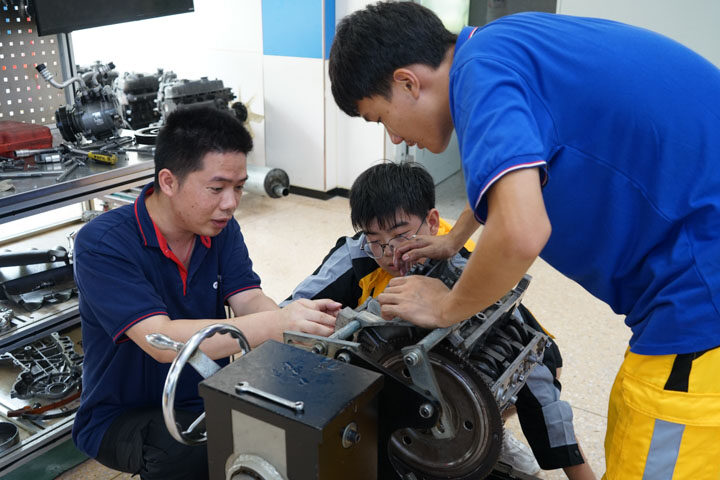 新生预课-拆装发动机