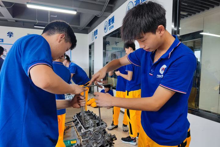 发动机拆装与检修