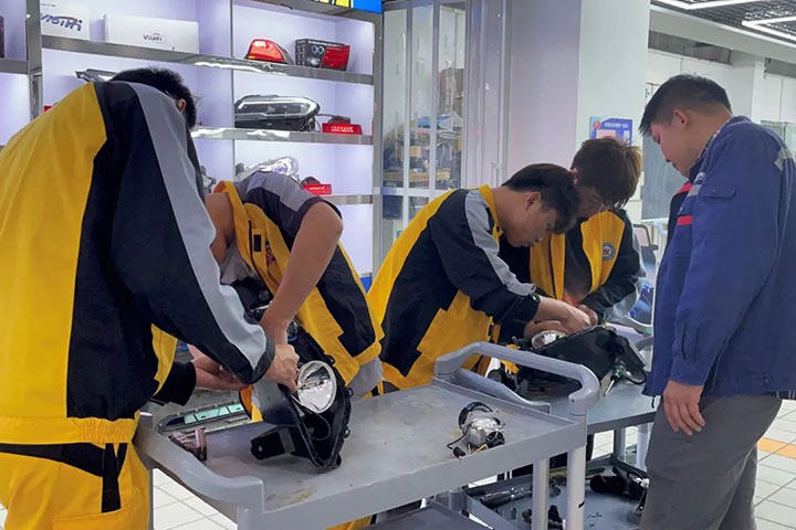 选择广州万通技术学校  做现代“六有”人才