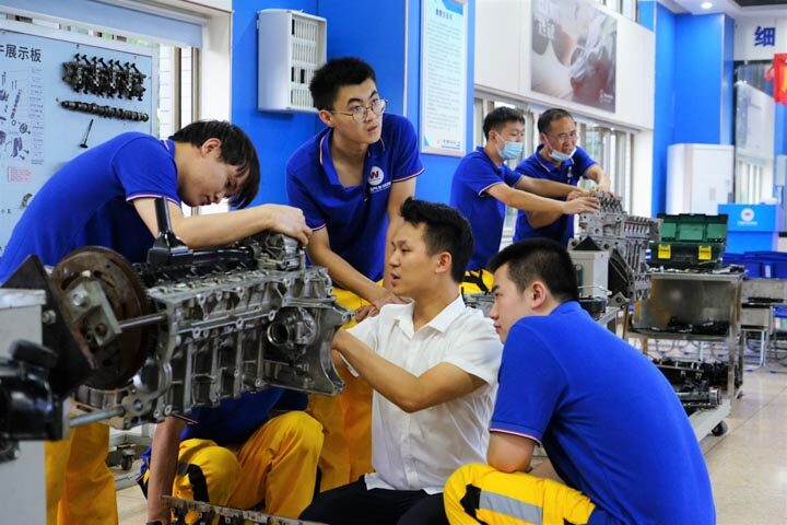 宝马发动机拆装