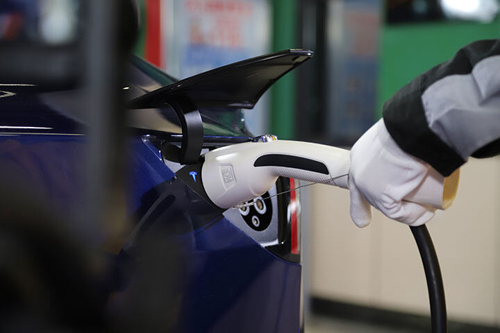 学新能源汽车技术 前景大好