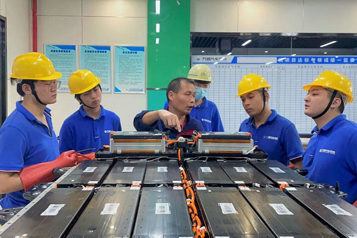 今年30岁，还能学新能源汽车技术吗？