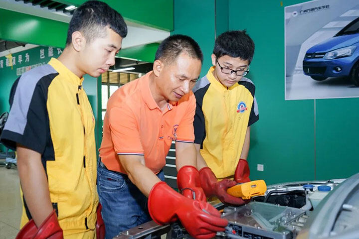 23届高校毕业生达1158万，同比增82万！