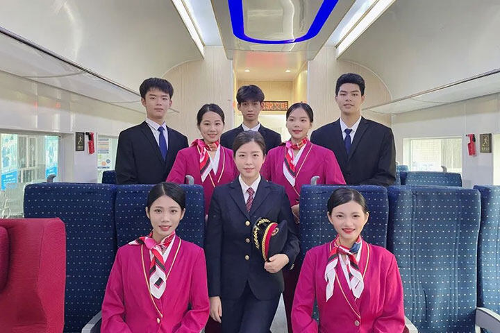 聚焦两会：提升职业教育社会认同，建设技能型社会