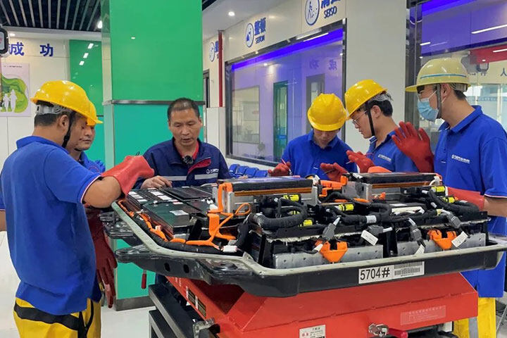 聚焦两会：提升职业教育社会认同，建设技能型社会