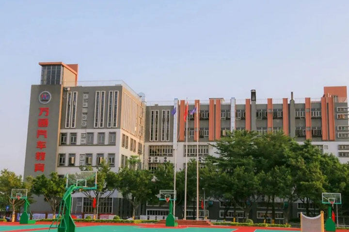 “我这个年纪转行还来得及吗？”