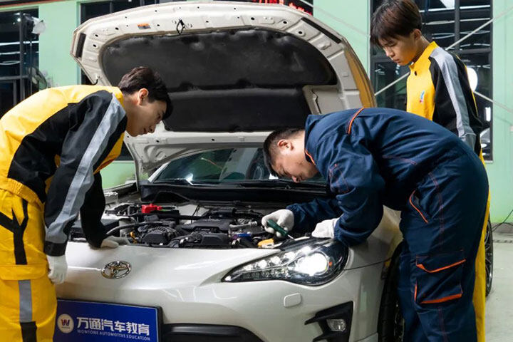 “我这个年纪转行还来得及吗？”