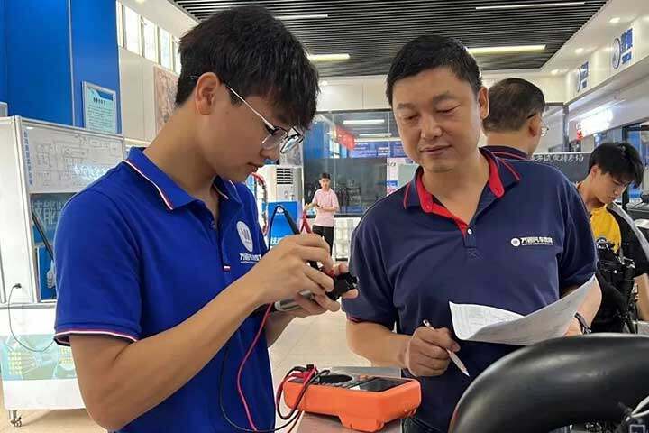 孩子对汽车技术很感兴趣，让他当学徒还是去职校？