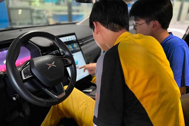 孩子对汽车技术很感兴趣，让他当学徒还是去职校？