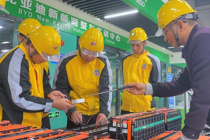 新能源汽车已成稳经济的新动能