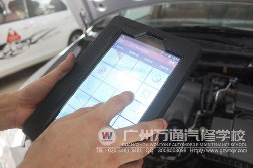 老师演示设备的使用方法3